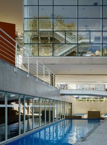 Terminal Digital do Ensino, São Caetano do Sul, 2008. Arquiteto José Augusto Aly<br />Foto Nelson Kon 