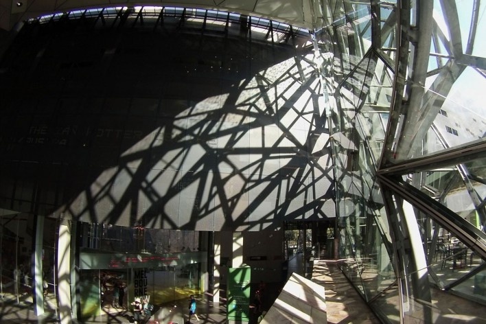 Sombras na Fractal Gallery, em Fed Square<br />Foto Gabriela Celani 