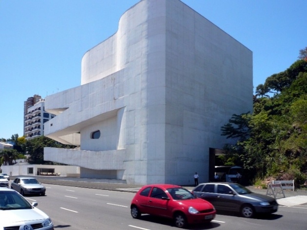 Fachada posterior do edifício<br />Foto Diogo Figueiredo de Freitas 