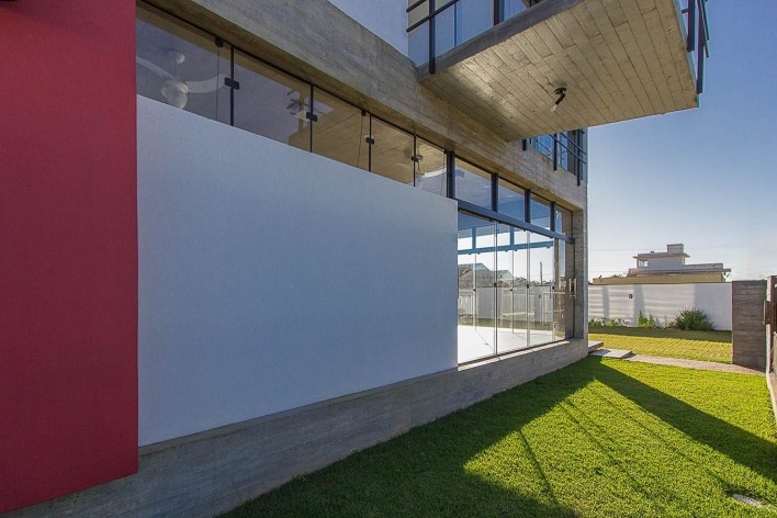 Casa D, Praia Alegre, Penha SC Brasil, 2014. Arquiteto Pablo José Vailatti / PJV Arquitetura<br />Foto Larry Sestrem 