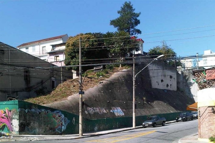 Contenção de encosta, Grotão da Bela Vista<br />Foto Abilio Guerra 