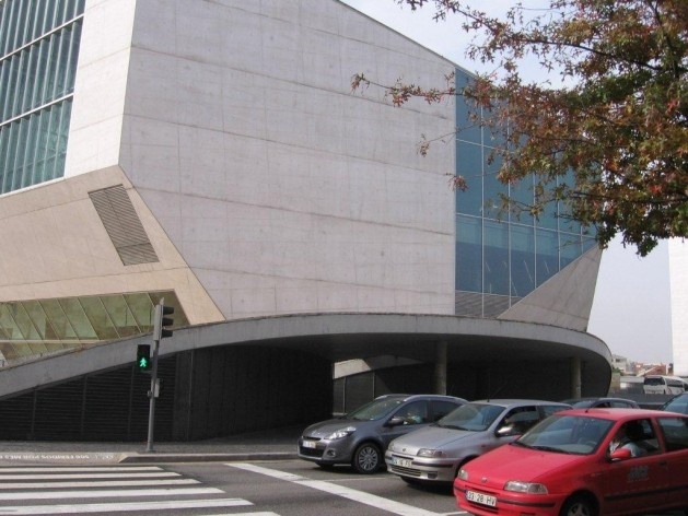 Casa da Música em Porto. Projeto de Rem Koolhaas.<br />Foto Geraldo Silveira 