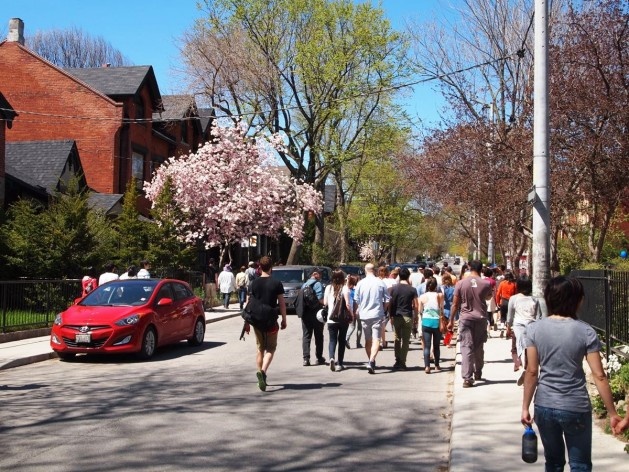 Toronto, Caminhada Guiada “Revitalization or displacement? A critical look at the idea of mixed neighbourhoods”<br />Foto Denise Fernandes Geribello 