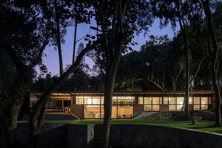 Terraços Circulares House, Cotia SP, 2020. Architect Denis Joelsons<br />Foto/photo Pedro Kok 