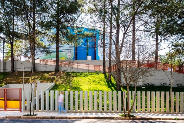 Parque Sabesp Butantã, relação com a rua Olga Behisnelian. Levisky arquitetos estratégia urbana<br />Foto Ana Mello 