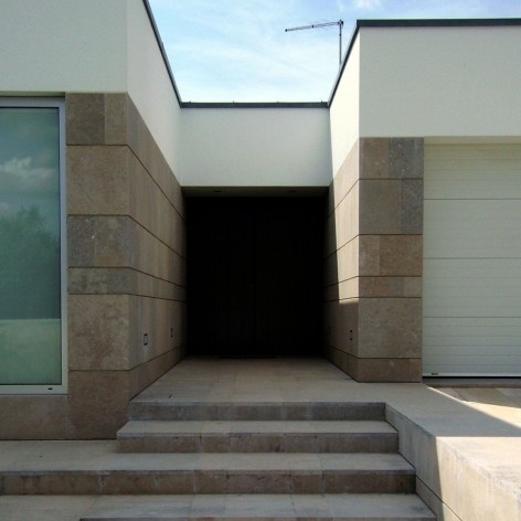 Casa na Cruz de Oliveira, 1ª fase, Benedita, Portugal. Arquiteto Pedro Fonseca Jorge<br />Foto Pedro Fonseca Jorge / Pedro Cavaco Leitão 