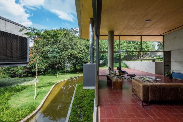 Casa em Cotia, UNA Arquitetos, 2016<br />Foto Nelson Kon 