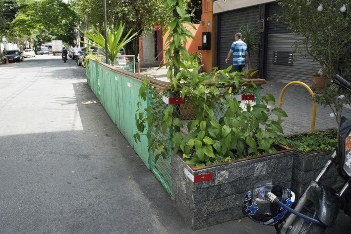 Parklet Pais de Araújo, São Paulo, 2015, arquiteto Homã Alvico<br />Foto divulgação 