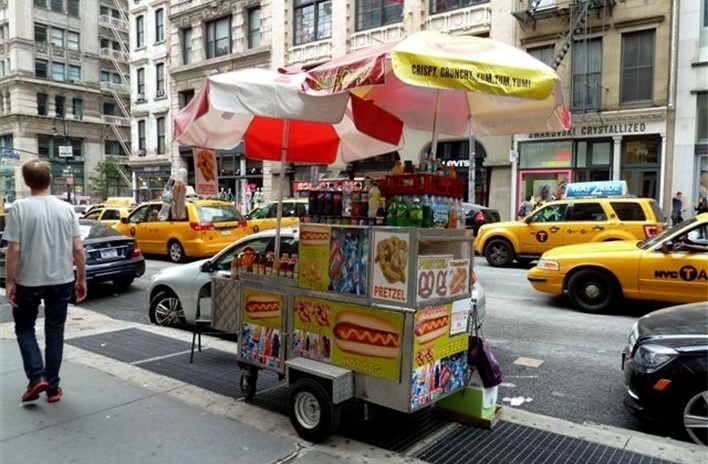 Comendo na rua, Nova York, Estados Unidos<br />Foto Michel Gorski 