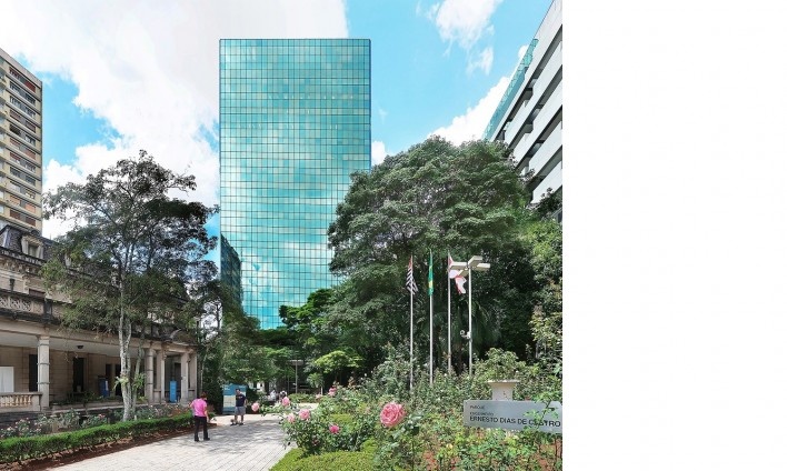 Casa das Rosas e a torre projetada por Júlio Neves<br />Foto Victor Hugo Mori 