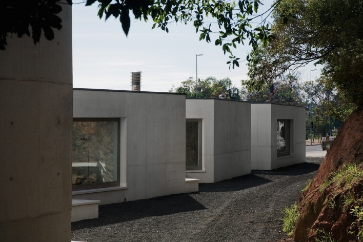 Sede da Fundação Iberê Camargo, vista posterior. Arquiteto Álvaro Siza, 2008<br />Foto Nelson Kon 