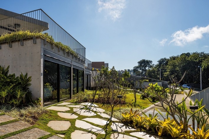 Casa LLF, São José dos Campos SP Brasil, 2019. Arquitetos João Paulo Daolio e Thiago Natal Duarte (autores) / Obra Arquitetos<br />Foto/photo Nelson Kon 