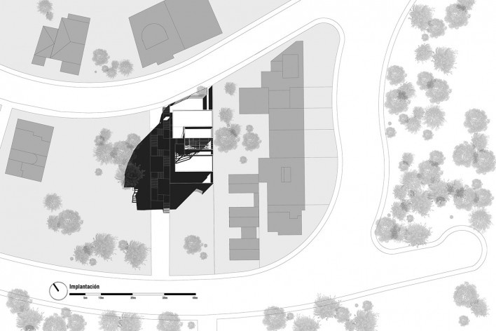Edifício Goya, implantação, San Cayetano, Loja, Equador, 2021. Arquitetos Tatiane Corsi Garcia, David Arias Polo e Daniel Arias Polo (autores) / Bearq<br />Imagem divulgação/ disclosure image/ imagén divulgación  [Bearq]