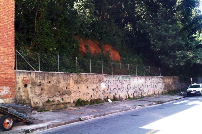 Contenção de encosta, Grotão da Bela Vista<br />Foto Abilio Guerra 