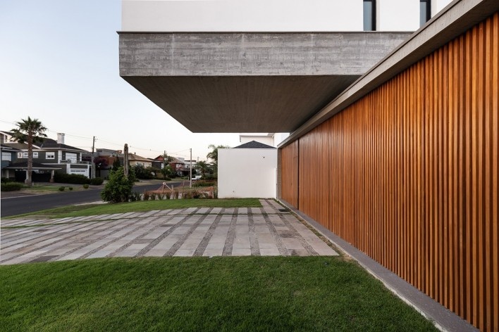 House TR1215, Porto Alegre RS Brasil, 2019. Architects Diego Brasil and Anderson Calvi / BR3 Arquitetos<br />Foto/photo Marcelo Donadussi 