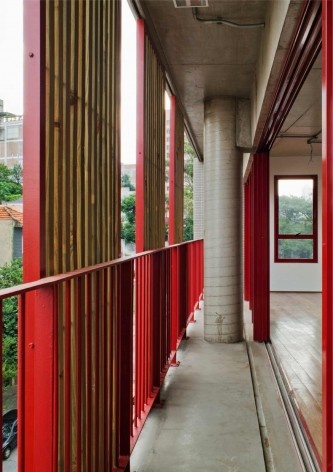 Edifício habitacional na Rua Simpatia. GrupoSP<br />Foto Nelson Kon 