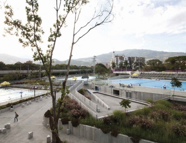 Complejo Acuático para los Juegos Panamericanos 2010 en Medellín <br />Foto Iwan Baan y Paisajes Emergentes 