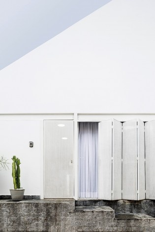 Casa 711H, Brasília, 2017. Arquitetos Daniel Mangabeira, Henrique Coutinho e Matheus Seco<br />Foto Joana França 