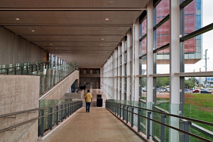 Câmara Legislativa do Distrito Federal, vista interna, Brasília DF, 1989-2007. Projeto Paulista de Arquitetura<br />Foto Nelson Kon 