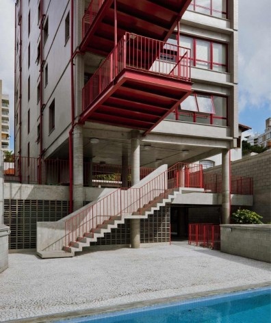 Edifício habitacional na Rua Simpatia. GrupoSP<br />Foto Nelson Kon 