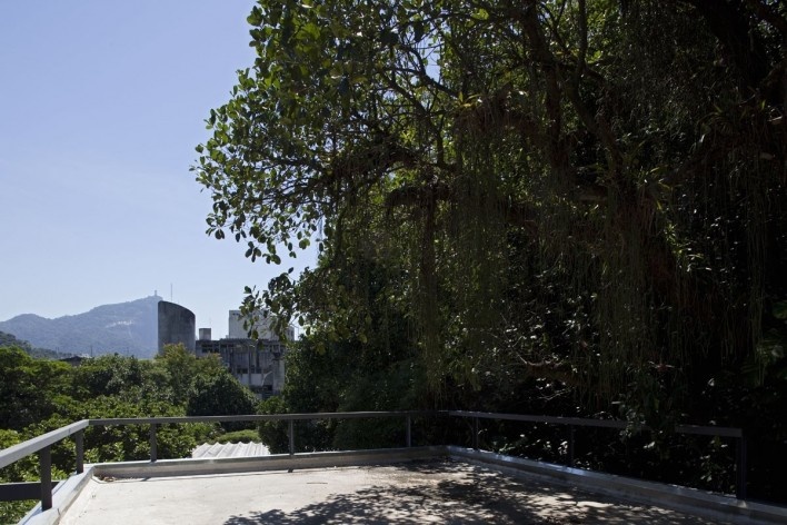 Edifício Beta, Campus da PUC-Rio, Rio de Janeiro. Arquitetos Marcos Favero, Andres Passaro e Diego Portas<br />Foto Fran Parente 