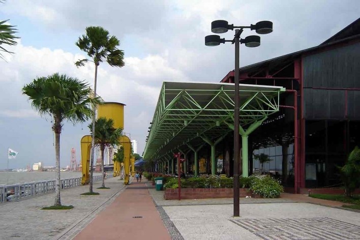 Estação das Docas, Belém, 1996-2000. Paisagismo de Rosa Kliass<br />Foto Giovani Sarquis 