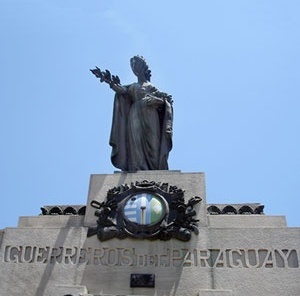 Inscrição art decô se diferencia no cemitério da Recoleta<br />Foto Michel Gorski 