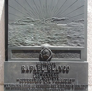 Estilização de batalha naval funde bandeira e céu<br />Foto Michel Gorski 