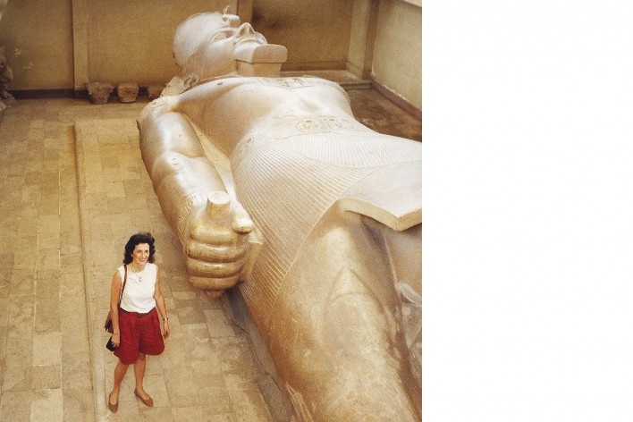 Alexandrina Mori em Memphis, Egito, 1990<br />Foto Victor Hugo Mori 