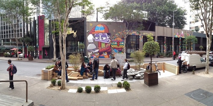 Zonas Verdes para o Design Weekend, rua Amauri. Zoom, Superlimão, Tato, H2C e Marton<br />Foto Ricardo Lisboa 