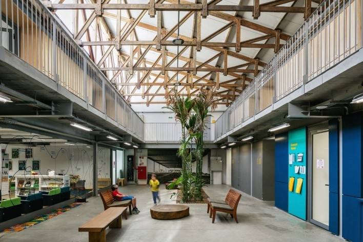 Nova sede da Beacon School, São Paulo SP Brasil, 2016. Arquitetos Vinicius Andrade, Marcelo Morettin, Marcelo Maia Rosa e Renata Andrulis / Guido Otero e Ricardo Gusmão (autores) / Andrade Morettin Arquitetos / Gusmão Otero Arquitetos Associados<br />Foto / photo Nelson Kon 