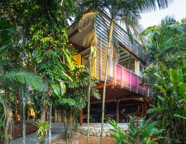Residência Praia Vermelha, Ubatuba SP Brasil, 2015. Arquitetos Lua Nitsche e Pedro Nitsche/Nitsche Arquitetos<br />Foto/Photo André Scarpa 