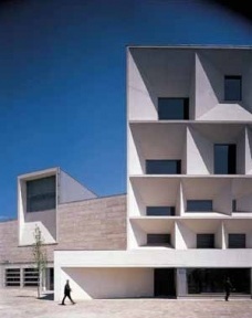 Auditório Municipal de León. Projeto de Luis Moreno Mansilla e Emilio Tuñón (1)