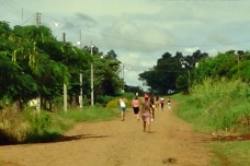 Entre acordos de vizinhança e representações do imaginário urbano