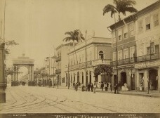 Dois palácios, uma função em dois tempos