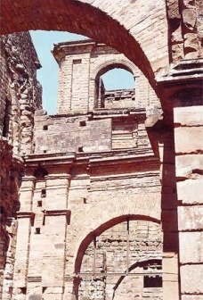 De museus e ruínas