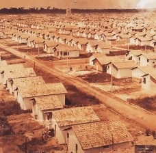 Entre o planejado disperso e o construído compacto