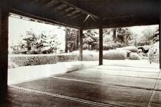 Calçados sobre tatami. A ilegibilidade das cidades japonesas