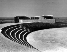 O Teatro de Arena da Universidade de Brasília capturado na paisagem