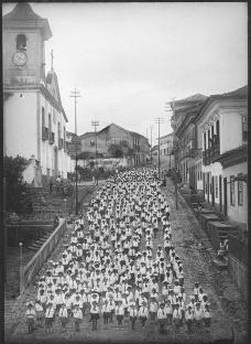 0ed373acc9d5_regiani_narrativas04.jpg