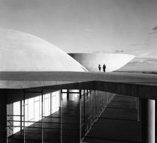 8e4880e40931_niemeyer_ruido_branco.jpg