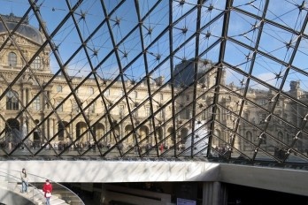 Não vigiar o museu pode resultar em dano irreparável para a obra de arte!