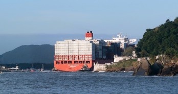 A fortaleza e o cargueiro