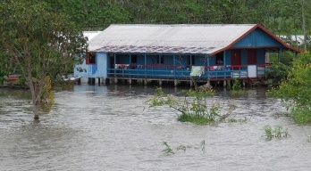Sobre o Rio Amazonas, entre Manaus e Parintins