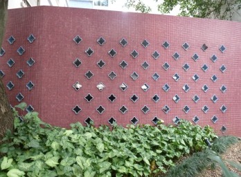 Quem sabe o nome do arquiteto e/ou artista plástico?