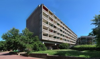 A Casa do Brasil e o Pavilhão Suíço