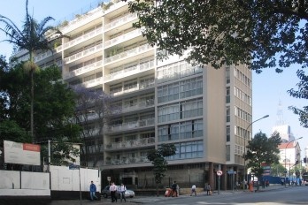 Quem sabe o nome do arquiteto e do artista?