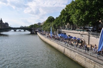 Paris plage e Ipanema: Xú e Docinho, e a praia democrática