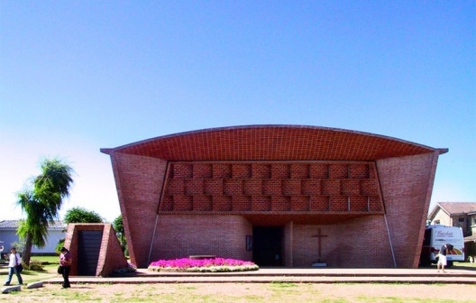 Igreja em Atlântida,Uruguai. Eng. Eladio Dieste, 1952/58<br />Foto Abilio Guerra 