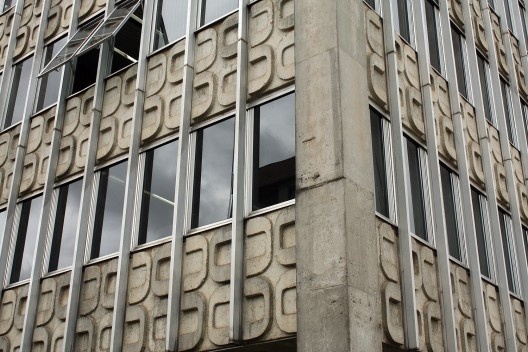 Edifício Pussoli, Curitiba, 1972. Arquitetos Luiz Forte Netto, José Maria Gandolfi, Orlando Busarello e Dilva Busarello<br />Foto divulgação 